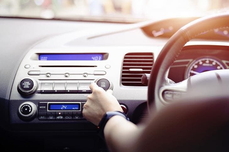 Augmenter le volume de l’autoradio