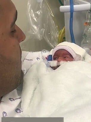 Bébé et son papa