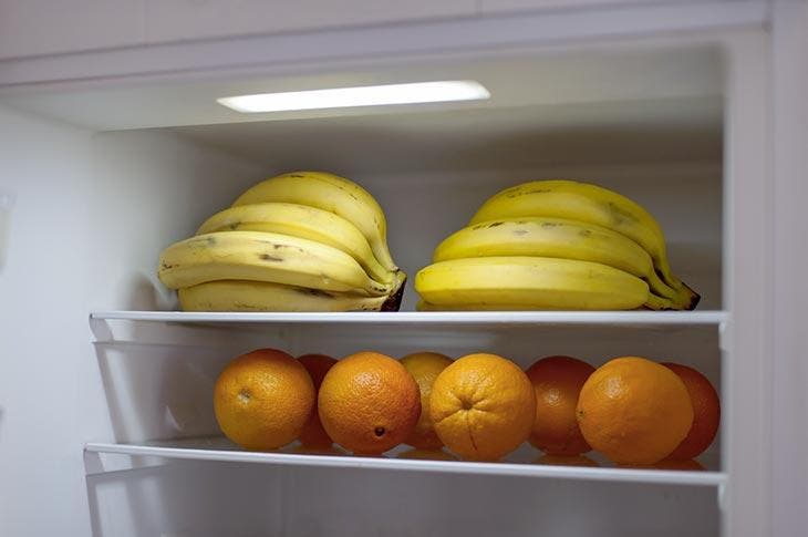 Des oranges conservés dans le réfrigérateur 