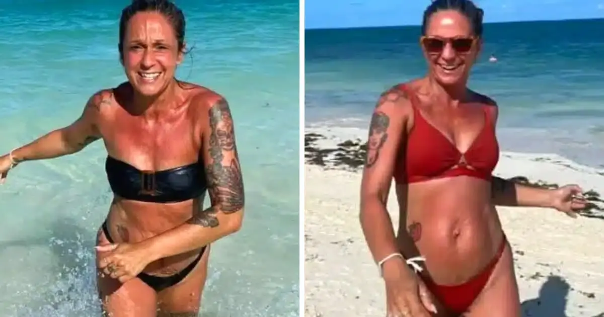 La grand-mère portant les bikinis