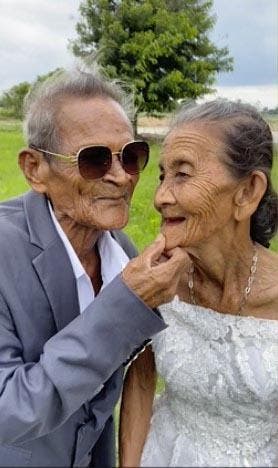 Les adorables grands-parents durant le shooting photo