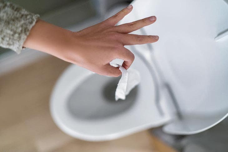 Lingettes jetées dans les toilettes 