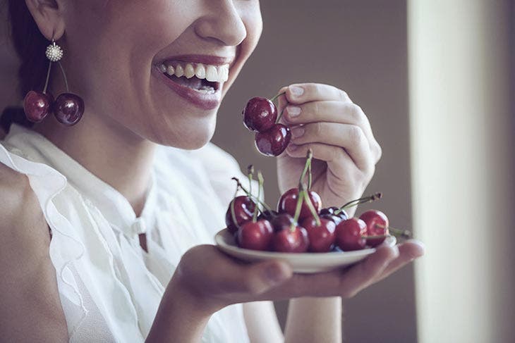 Manger des cerises