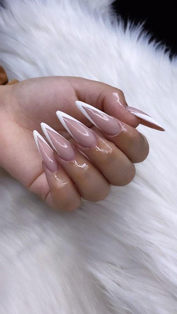 Ongles Stiletto en acrylique blanc