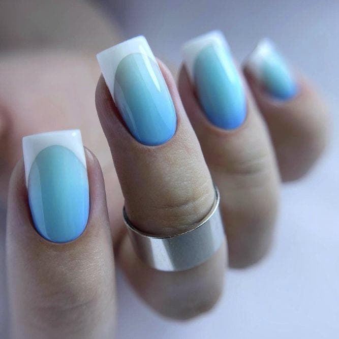 Ongles de printemps aqua fraîche