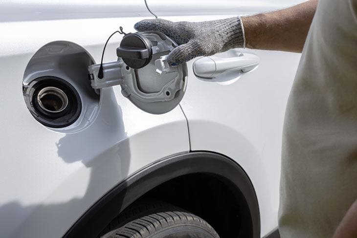 Ouvrir la trappe à carburant