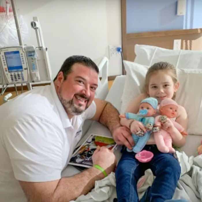 Photo d’une petite fille malade qui bénéficie de l’aide de la fondation Joe Andruzzi