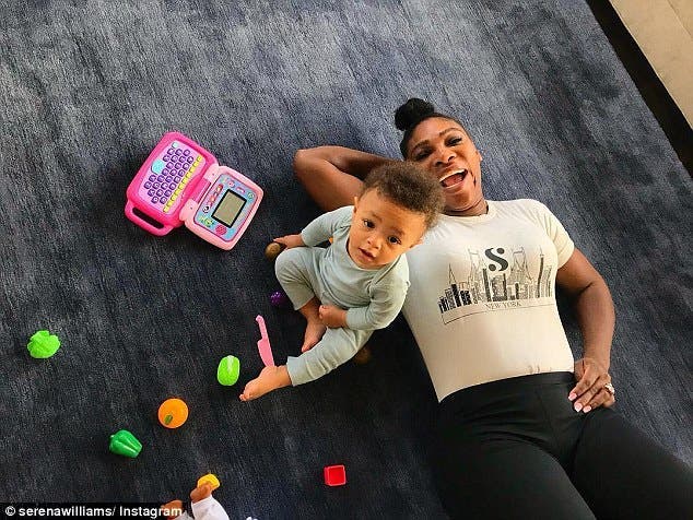 Serena Williams se met seins nus pour la sensibilisation du cancer du sein