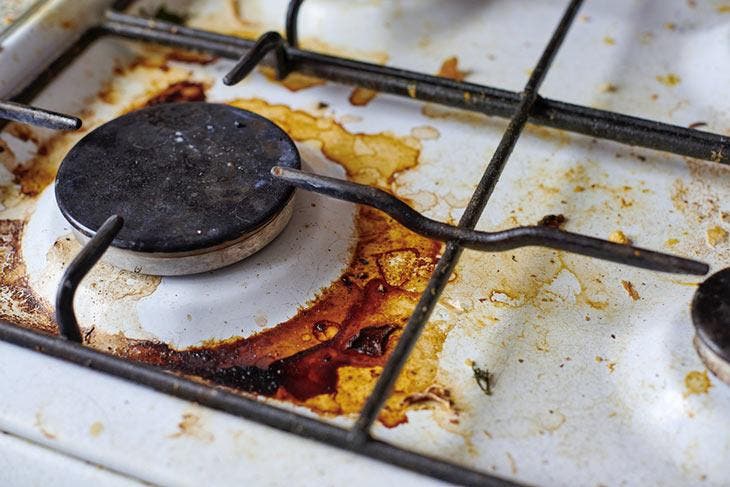 Taches tenaces sur cuisinière