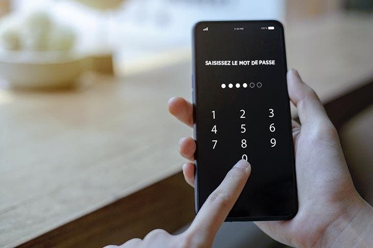 Tenter de déverrouiller un smartphone 