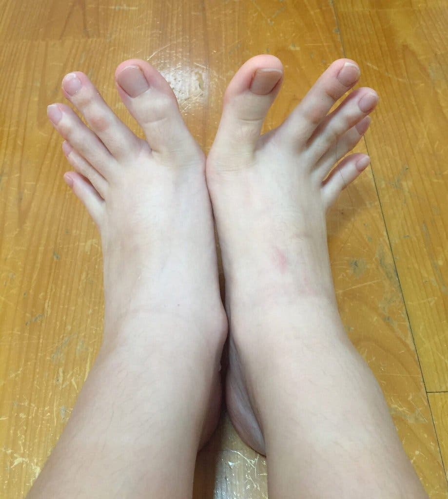 Tout le monde est obsédé par les pieds de cette femme