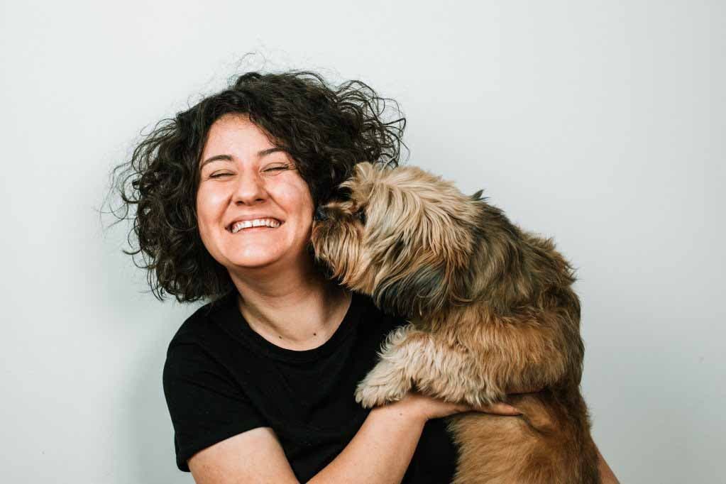 Un chien et sa maitresse