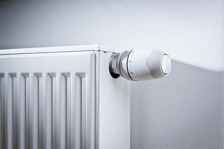 Un radiateur avec thermostat 