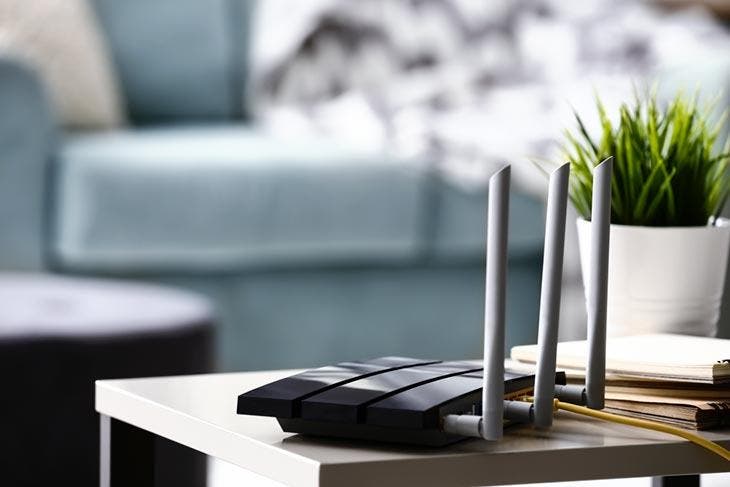 Un routeur wifi placé sur la table