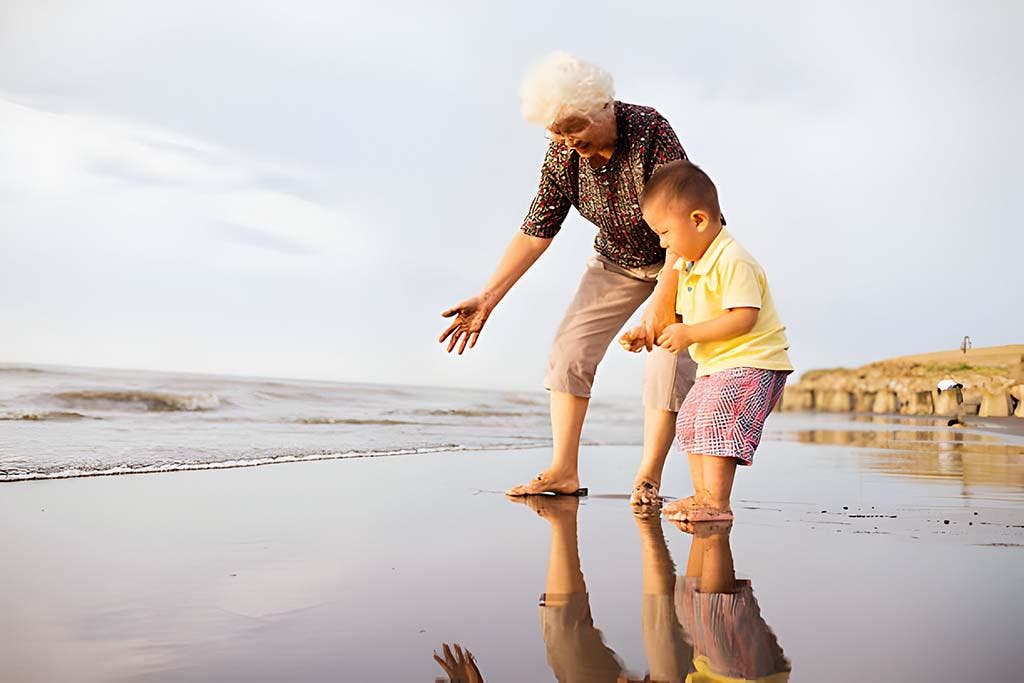 Une grand-mère et son petit-fils