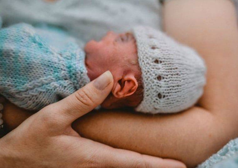 Une maman partage des photos d'elle donnant naissance à un enfant mort-né