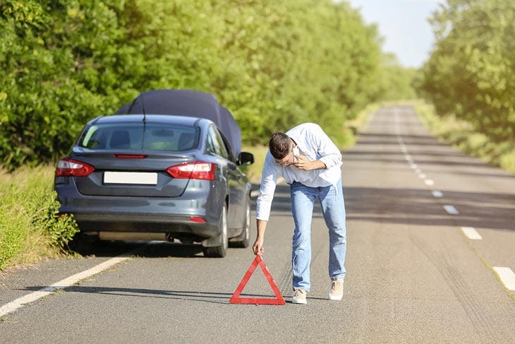 Une voiture en panne