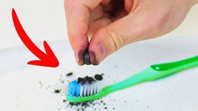 Voici comment avoir des dents blanches avec du bicarbonate de soude