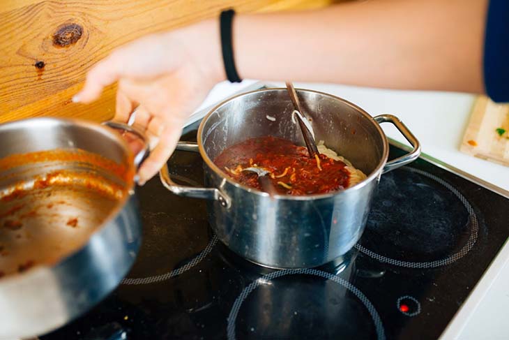 Une casserole sale après la cuisson 