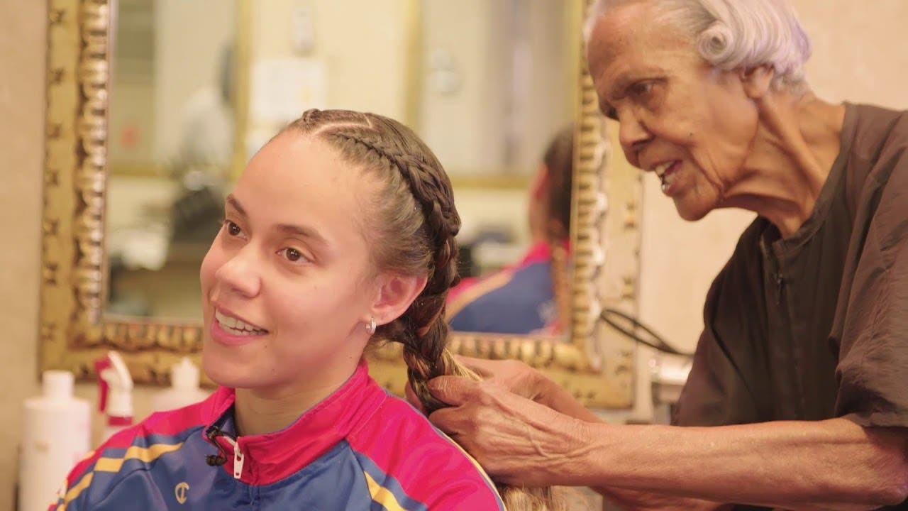 cette mamie travaille dans un salon de coiffure et révèle son secret de longévité