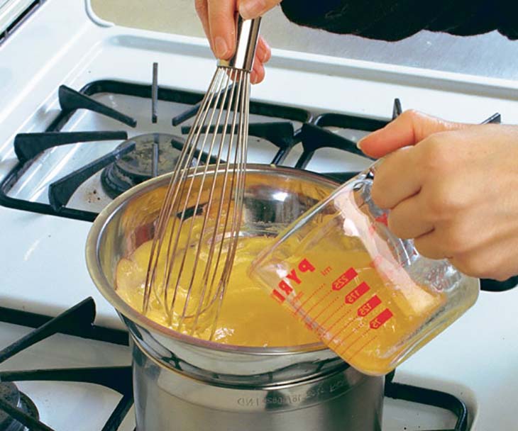 Cuisson des œufs au bain-marie 