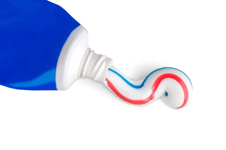 Un tube de dentifrice 