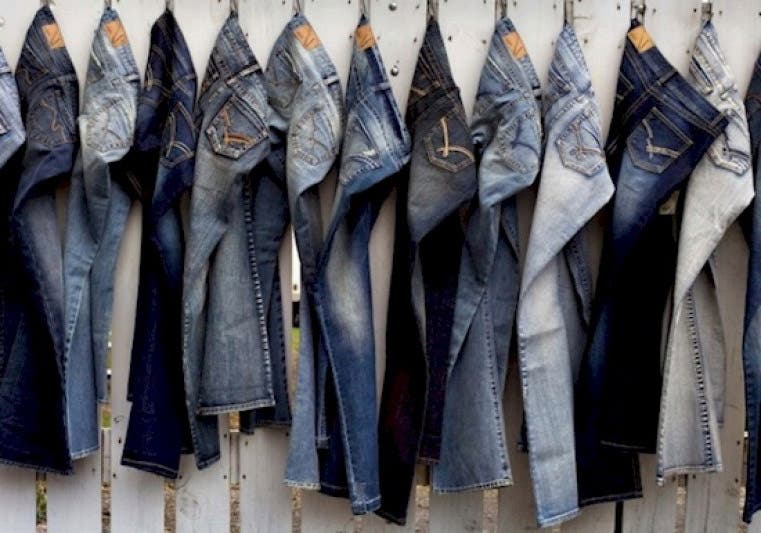 Nous sommes si nombreux à avoir une paire de jeans chez soi – source : spm