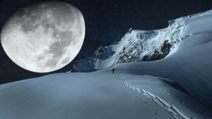 lune montagnes neige