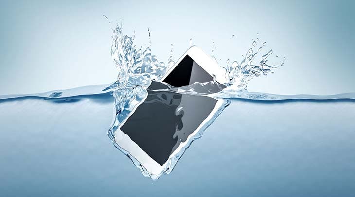 Smartphone qui tombe dans l’eau - source : spm